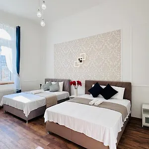  Homestay szállás Jozsef 28 - 5 Mins To New York Cafe